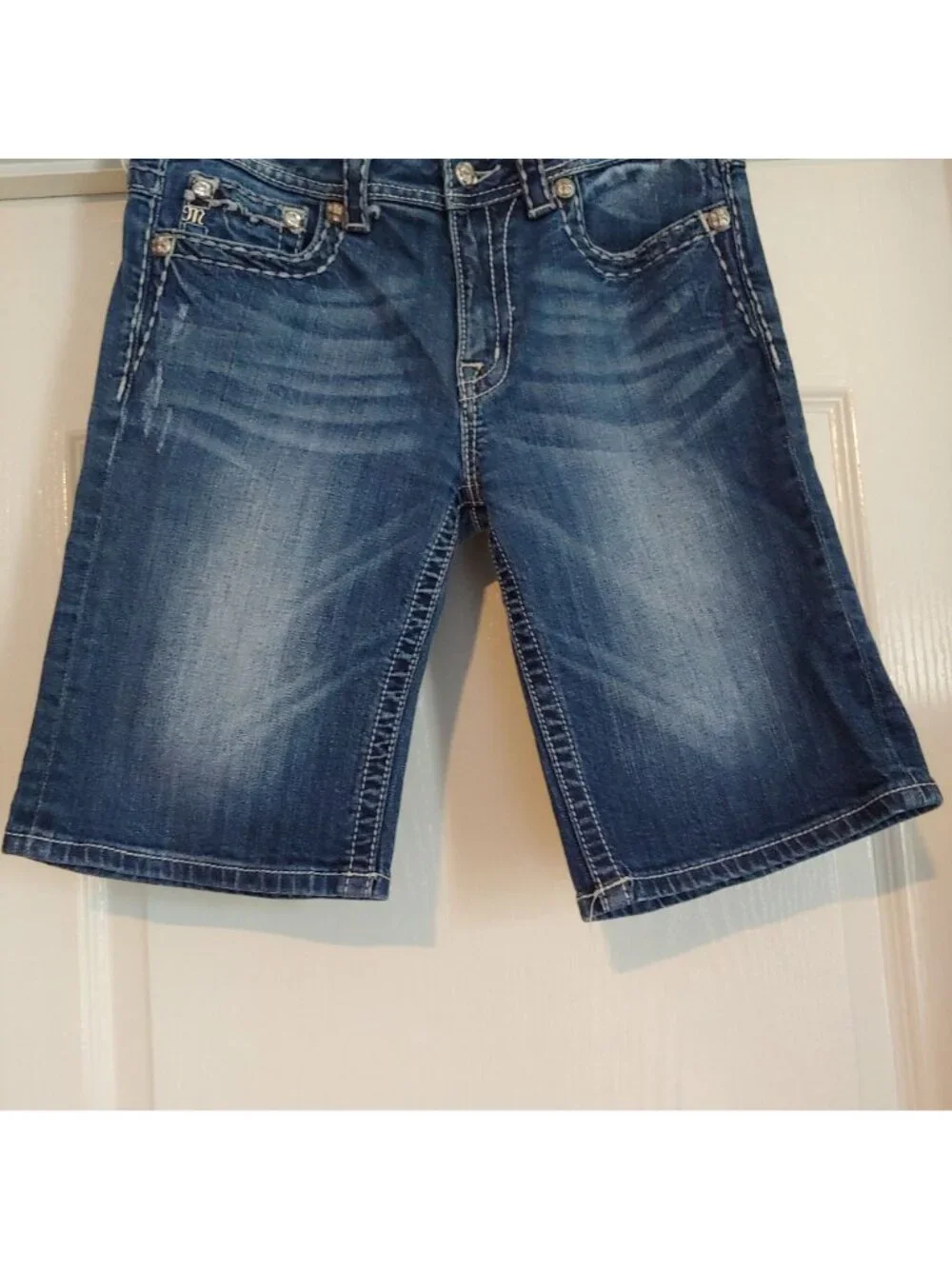Miss Me Boyfriend Bermuda Denim Shorts Embroidered Flap Pocket Y2K Western 28